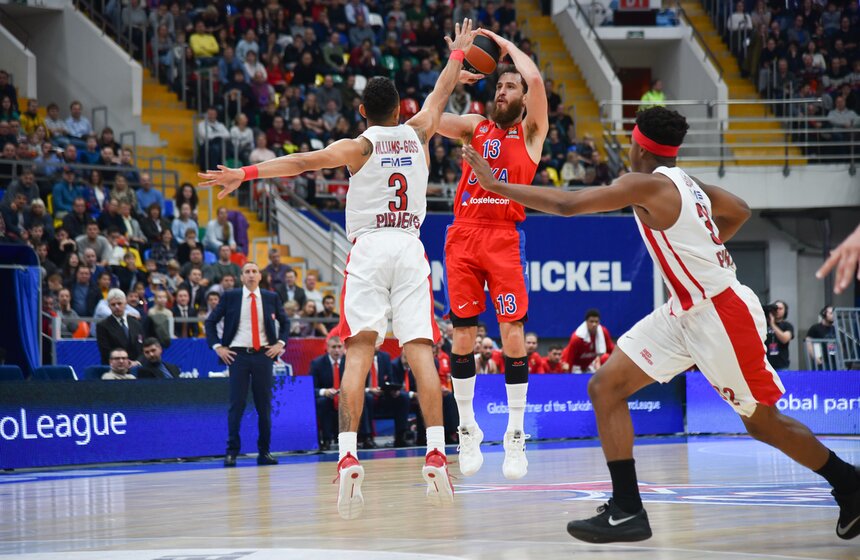 В турнирной таблице ЦСКА занимает первое место, "Олимпиакос" идет четвертым