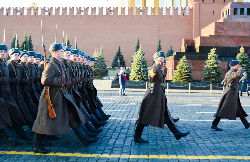 Некоторые участники парада признались, что впервые надели историческую военную форму, но сразу же прониклись торжественной атмосферой шествия
