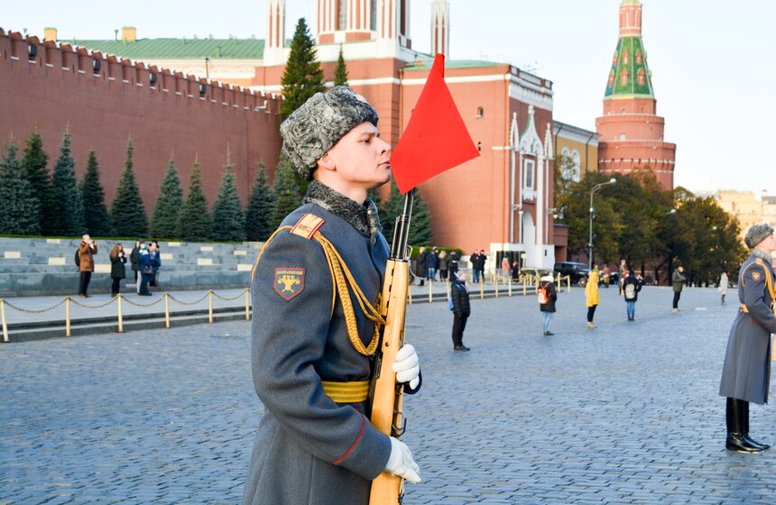 Военным выдали муляжи огнестрельного оружия, которое использовали в Красной Армии в годы ВОВ