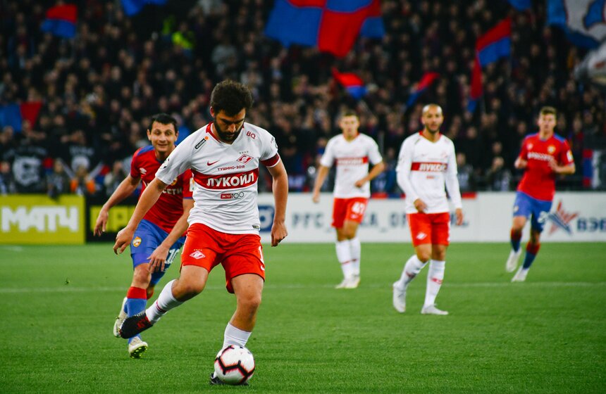 Лишь ближе к середине первого тайма "Спартак" начал выбираться к чужой штрафной площади