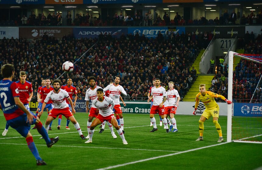 На 27 минуте Марио Фернандес подхватил мяч и вновь обострил игру