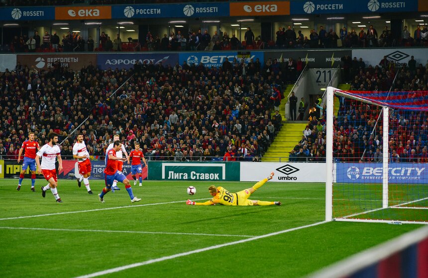 Влашич получил мяч от Кирилла Набабкина, сместился в центр и фантастически красивым ударом отправил снаряд точно в дальний угол