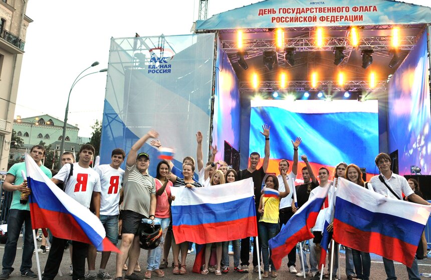 В Москве отпраздновали День государственного флага России 10 фото