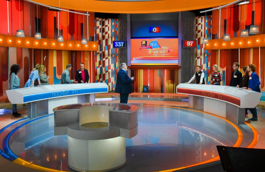 В игре соревнуются две команды, каждая из которых состоит из пяти человек