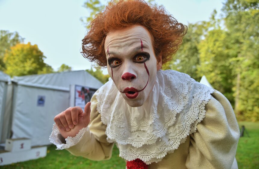 А самый быстрый – экшн-камеру и толстовку с супергероем