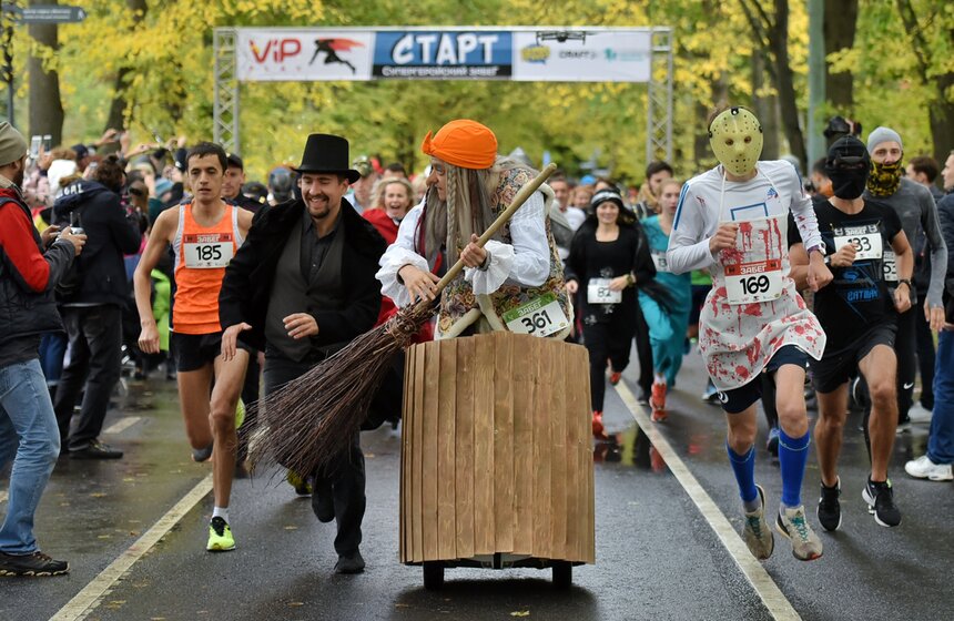 Участником мог стать любой желающий, но поскольку забег благотворительный, необходимо было сделать денежный взнос