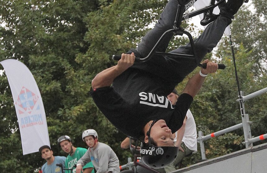 В Москве прошел четвертый этап соревнований по скейтборду и BMX 5 фото