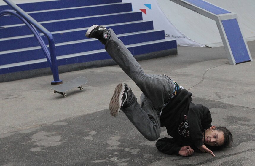 В Москве прошел четвертый этап соревнований по скейтборду и BMX 9 фото