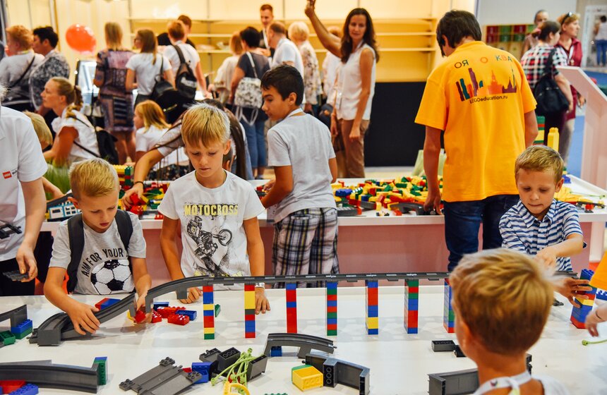 Дети смогут собрать башню LEGO