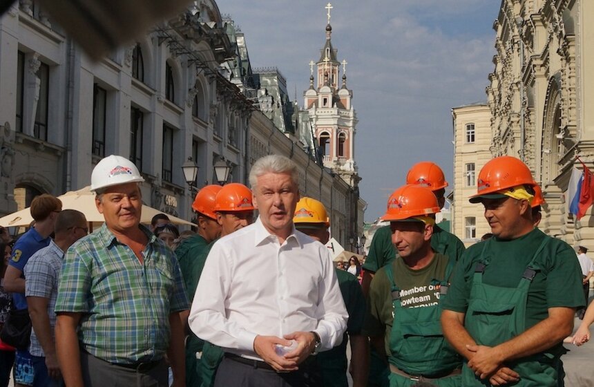 Никольская улица стала пешеходной 13 фото