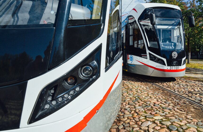 200 "Витязей" прекрасных. В столицу привезли новые низкопольные трамваи 14 фото
