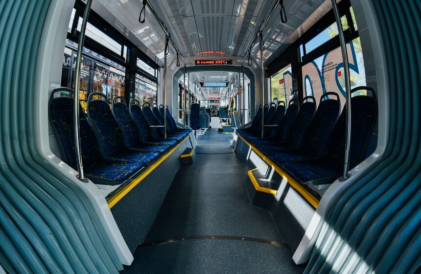 Трамваи нового поколения имеют низкий уровень пола и адаптированы для проезда маломобильных пассажиров.