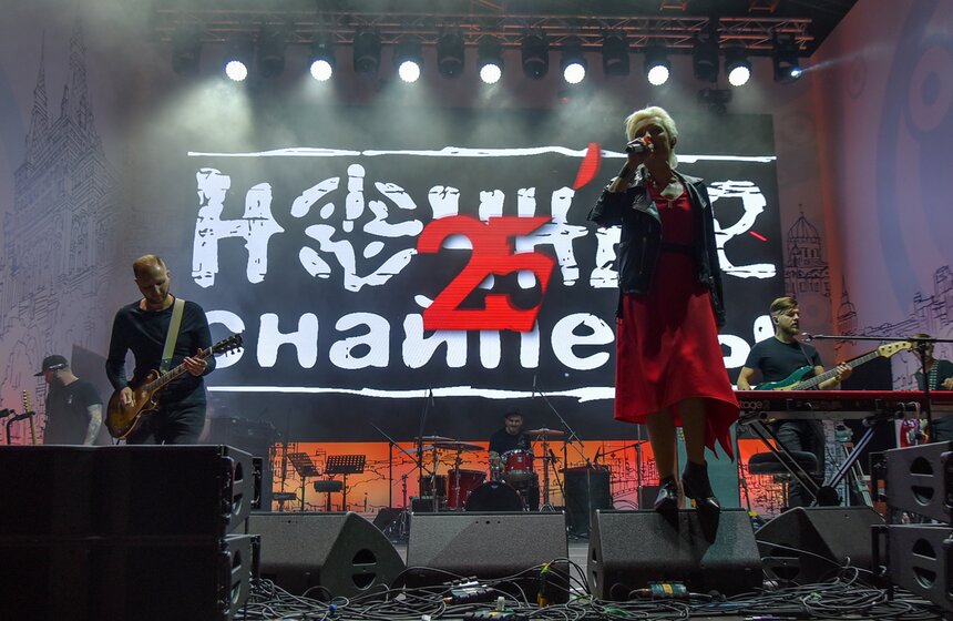 Диана Арбенина и "Ночные Снайперы" так же выступили на концерте в рамках празднования Дня города