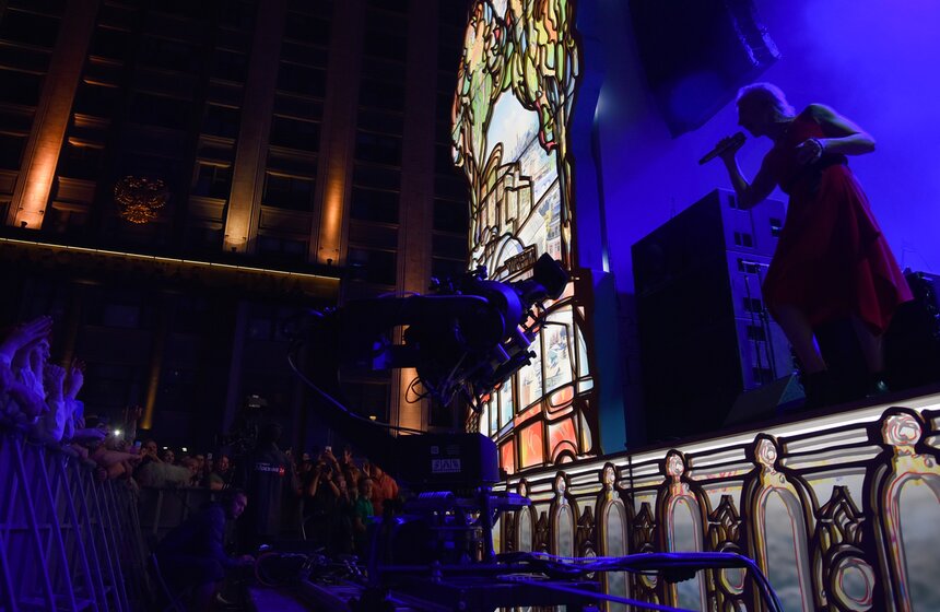 Диана Арбенина и группа "Ночные снайперы" завершили концерт по случаю празднования Дня города