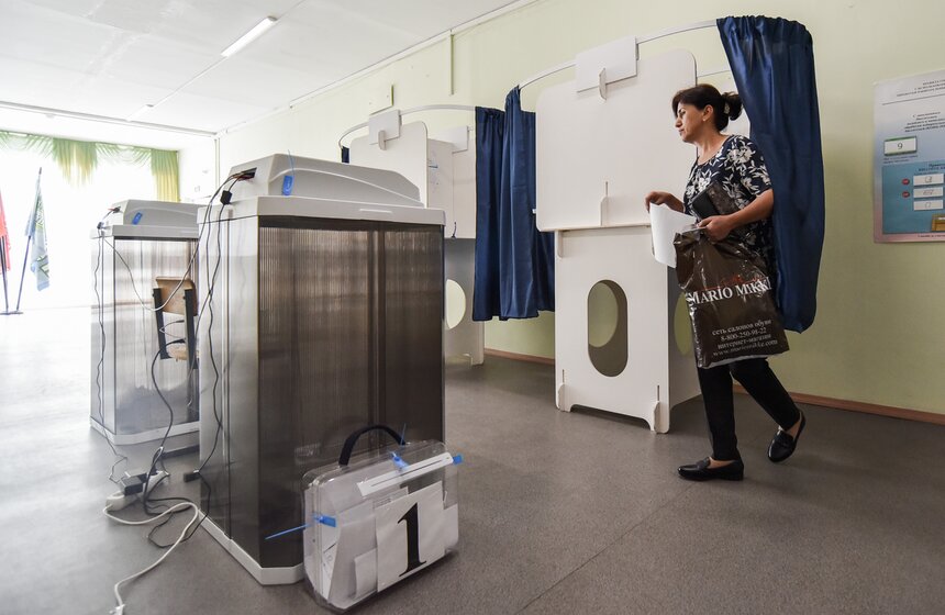 В 08:00 в столице без опозданий открылись 3808 избирательных участков