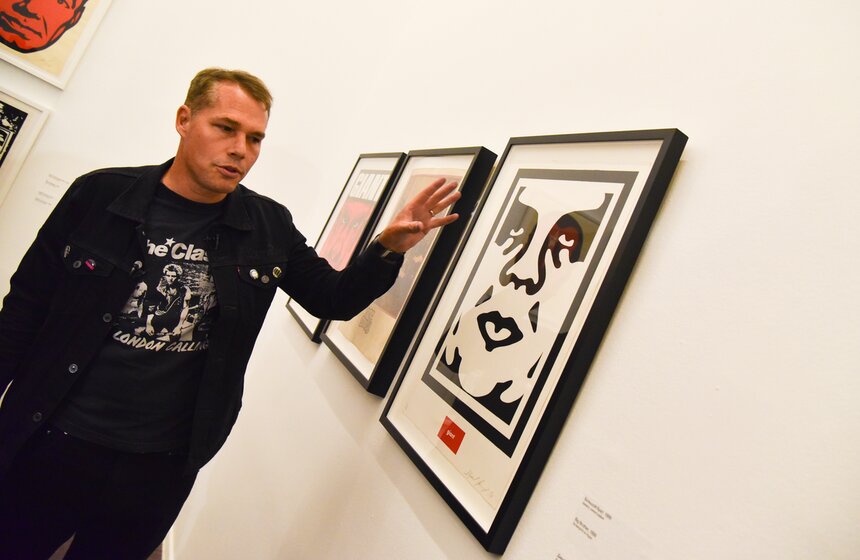 Фэйри основал галерею Subliminal Projects во второй половине 90-х, миссия которой преодолевать разрывы между миром искусства и субкультурой и развивать новые формы графики, иллюстрации, фотографии и временных видов искусства