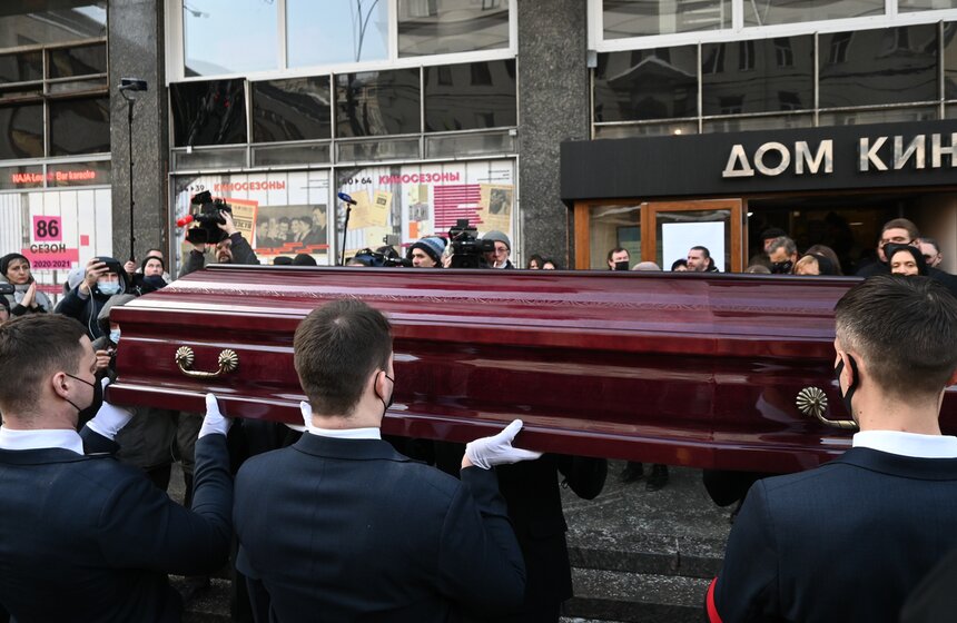 В Москве простились с режиссером Виктором Мережко 20 фото