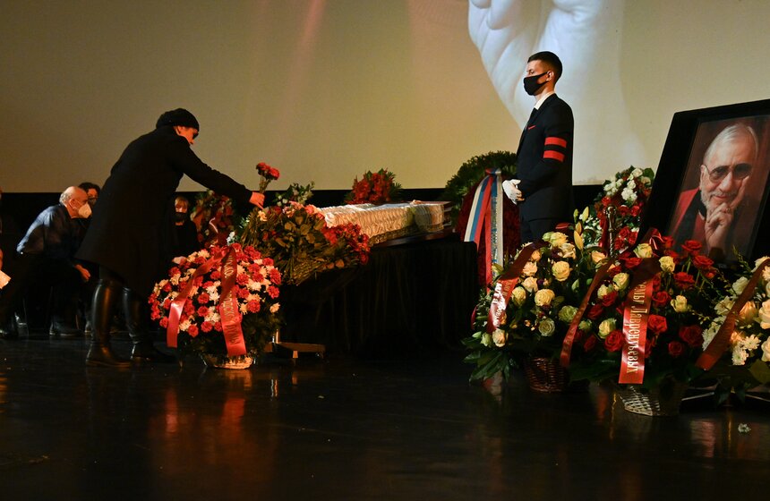 В Москве простились с режиссером Виктором Мережко 14 фото