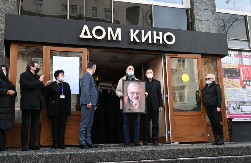 В Москве простились с режиссером Виктором Мережко 18 фото