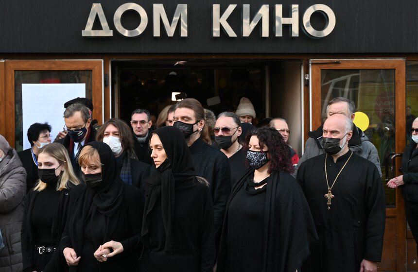 В Москве простились с режиссером Виктором Мережко 21 фото