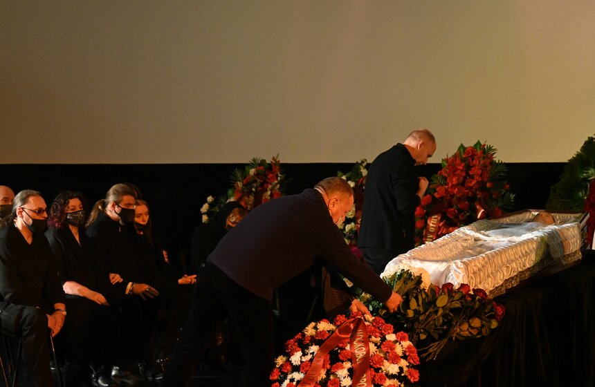 В Москве простились с режиссером Виктором Мережко 7 фото