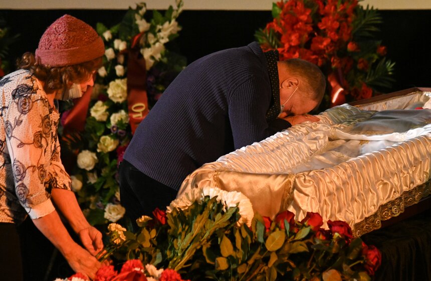 В Москве простились с режиссером Виктором Мережко 8 фото