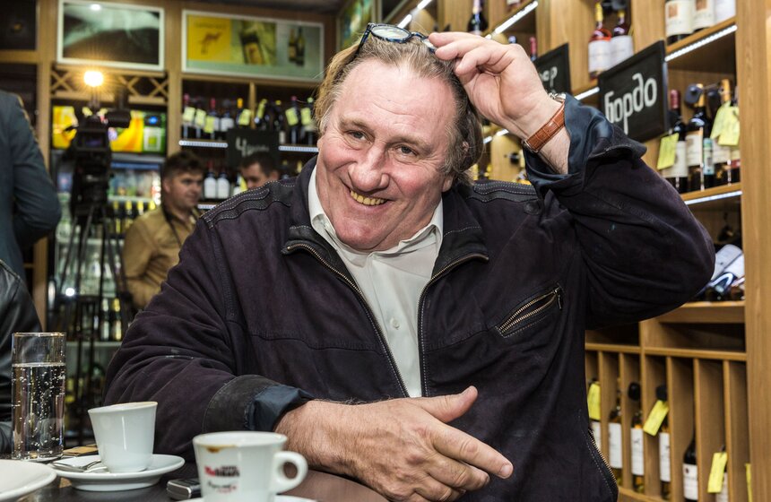 Жерару Депардье исполнилось 65 лет 12 фото