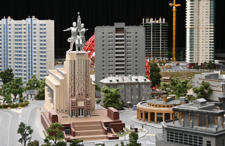 Москвичам показали музей-диораму "Царь-макет" 14 фото