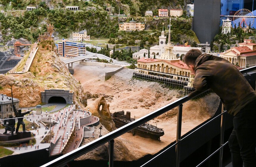 Москвичам показали музей-диораму "Царь-макет" 13 фото