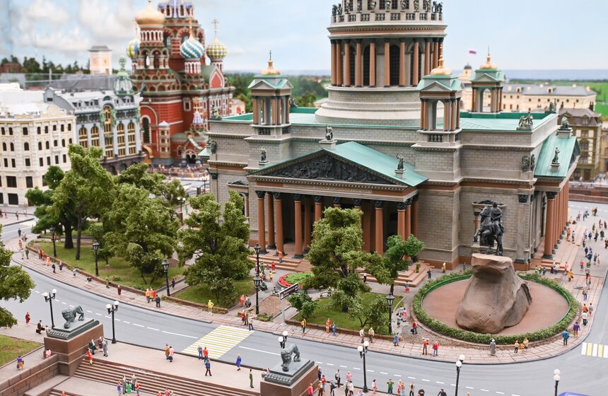 Москвичам показали музей-диораму "Царь-макет" 23 фото