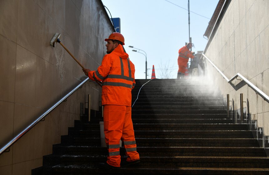 Комплекс городского хозяйства завершит промывку пешеходных переходов до конца апреля 22 фото