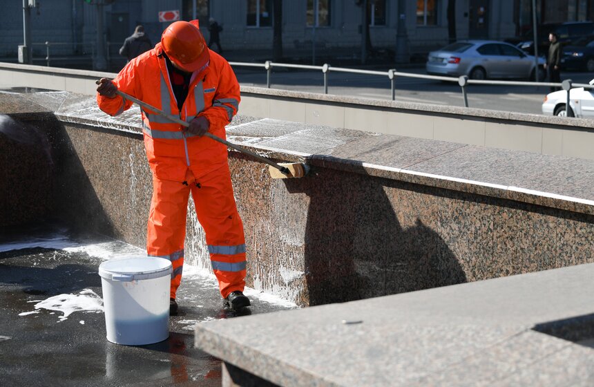 Комплекс городского хозяйства завершит промывку пешеходных переходов до конца апреля 4 фото