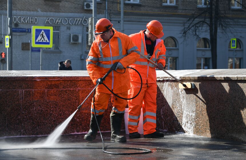 Комплекс городского хозяйства завершит промывку пешеходных переходов до конца апреля 3 фото