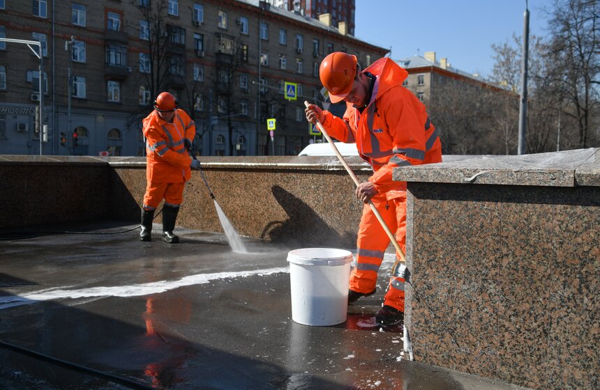 Комплекс городского хозяйства завершит промывку пешеходных переходов до конца апреля 7 фото