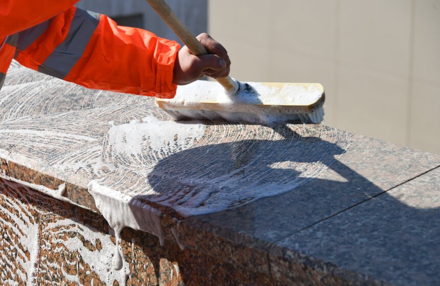 Комплекс городского хозяйства завершит промывку пешеходных переходов до конца апреля 9 фото