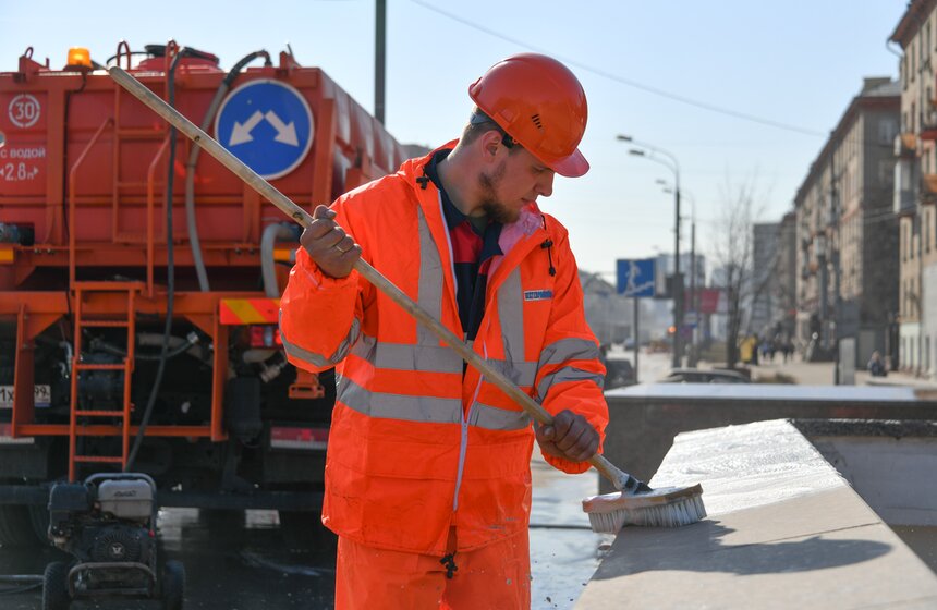 Комплекс городского хозяйства завершит промывку пешеходных переходов до конца апреля 8 фото