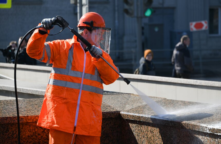 Комплекс городского хозяйства завершит промывку пешеходных переходов до конца апреля 6 фото