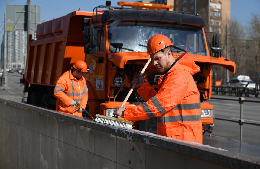 Комплекс городского хозяйства завершит промывку пешеходных переходов до конца апреля 12 фото