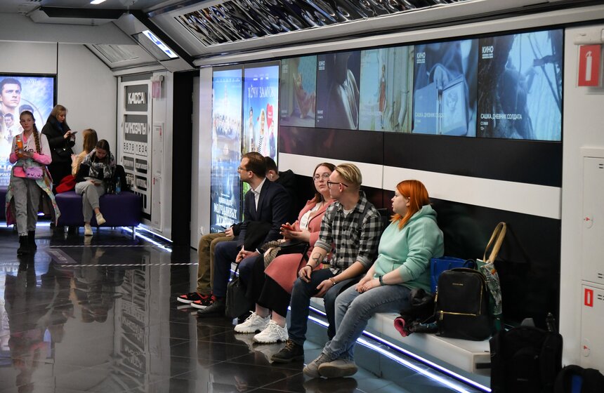 Фильм "Служебный роман" повторно показали в российских кинотеатрах 4 фото