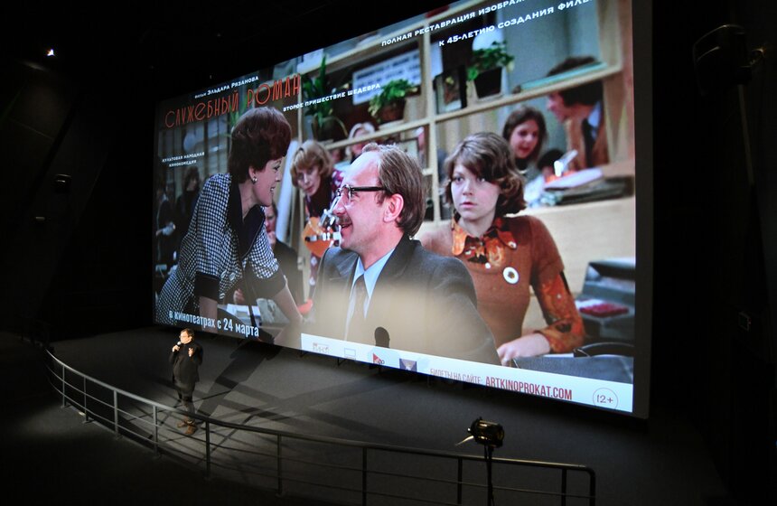 Фильм "Служебный роман" повторно показали в российских кинотеатрах 20 фото