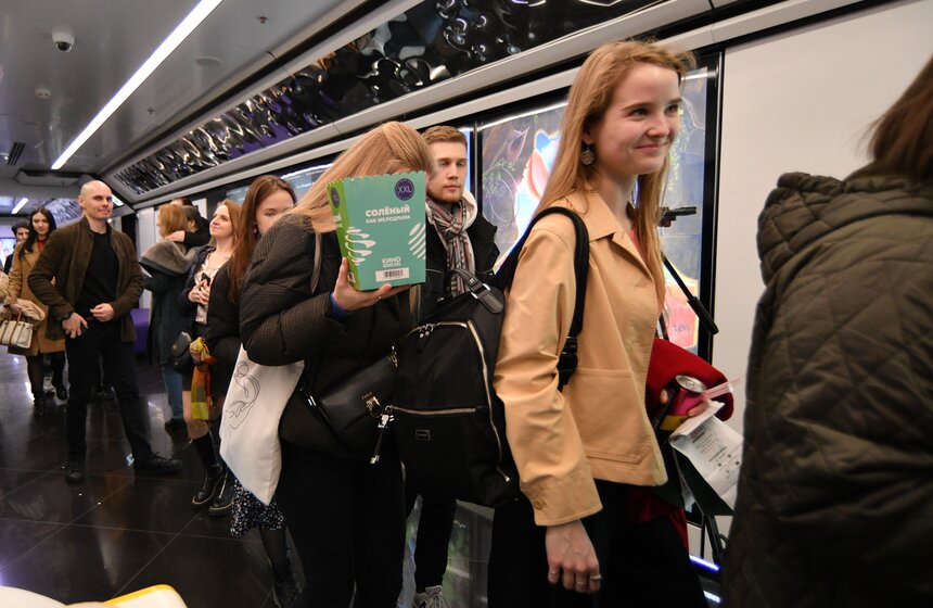 Фильм "Служебный роман" повторно показали в российских кинотеатрах 9 фото