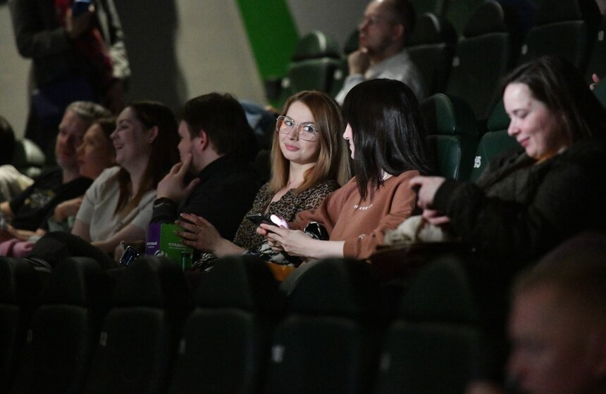 Фильм "Служебный роман" повторно показали в российских кинотеатрах 15 фото