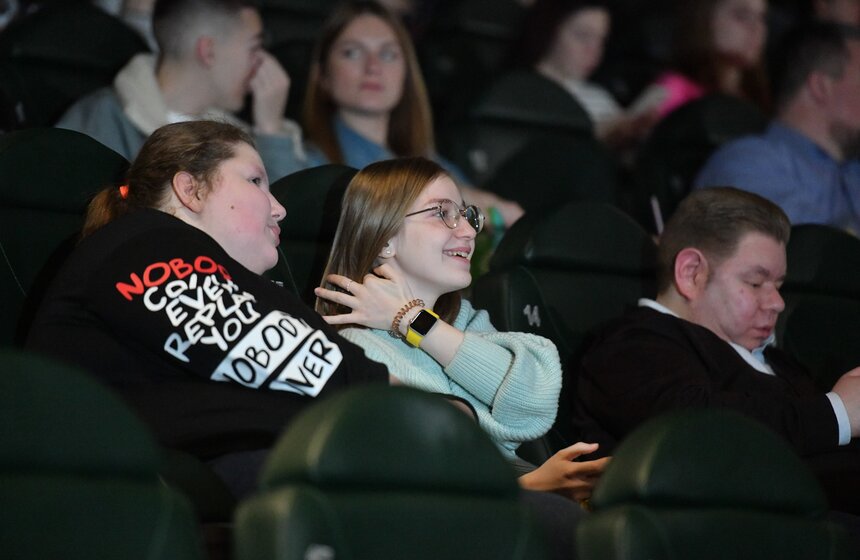 Фильм "Служебный роман" повторно показали в российских кинотеатрах 19 фото