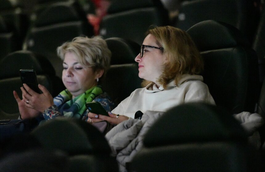 Фильм "Служебный роман" повторно показали в российских кинотеатрах 11 фото