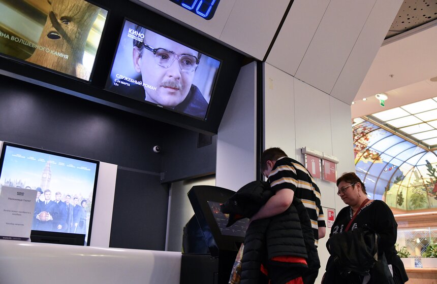 Фильм "Служебный роман" повторно показали в российских кинотеатрах 1 фото