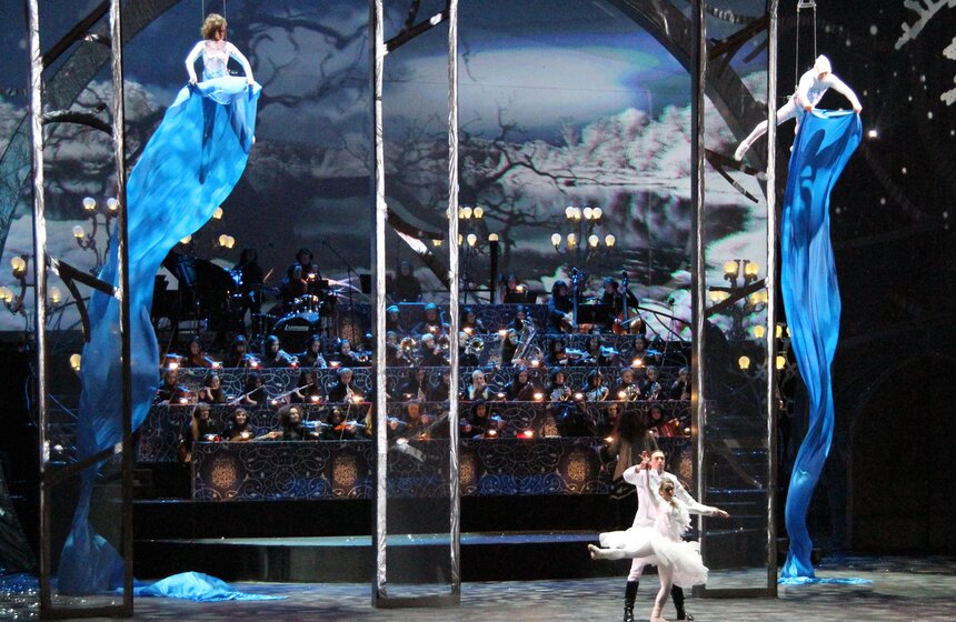 На ВВЦ состоялся "Рождественский вальс" 7 фото