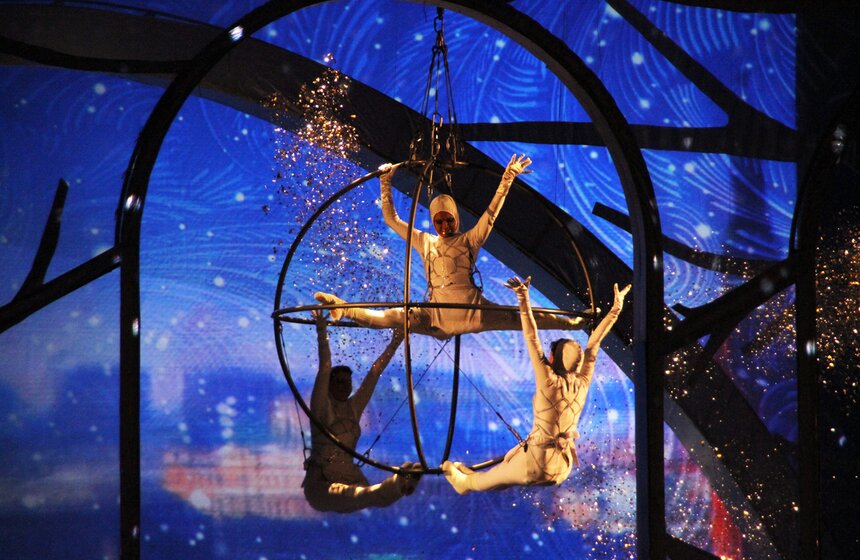 На ВВЦ состоялся "Рождественский вальс" 4 фото