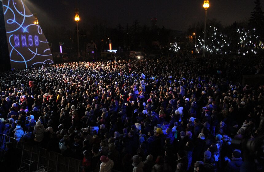 На ВВЦ состоялся "Рождественский вальс" 3 фото