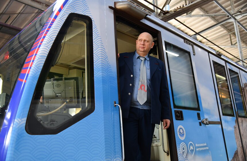 В столичном метро запустили тематический поезд "Крым" 8 фото