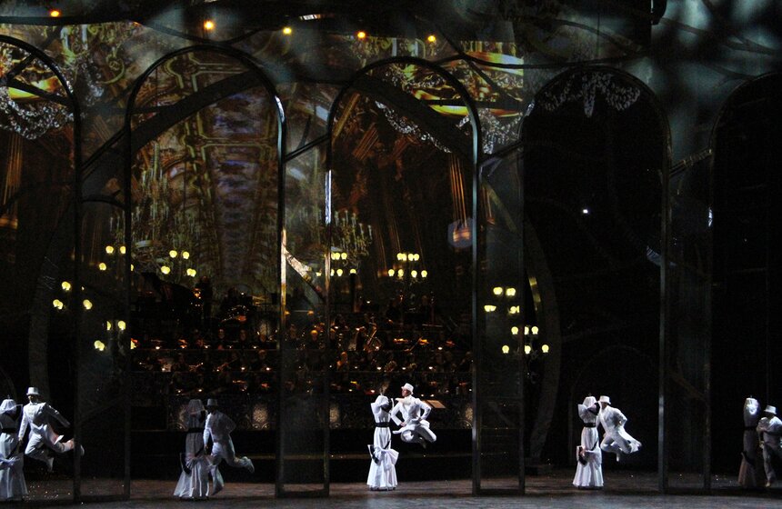 На ВВЦ состоялся "Рождественский вальс" 13 фото